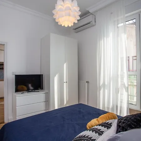 Cute Riverside With Unique Danube View Balcony Apartman
